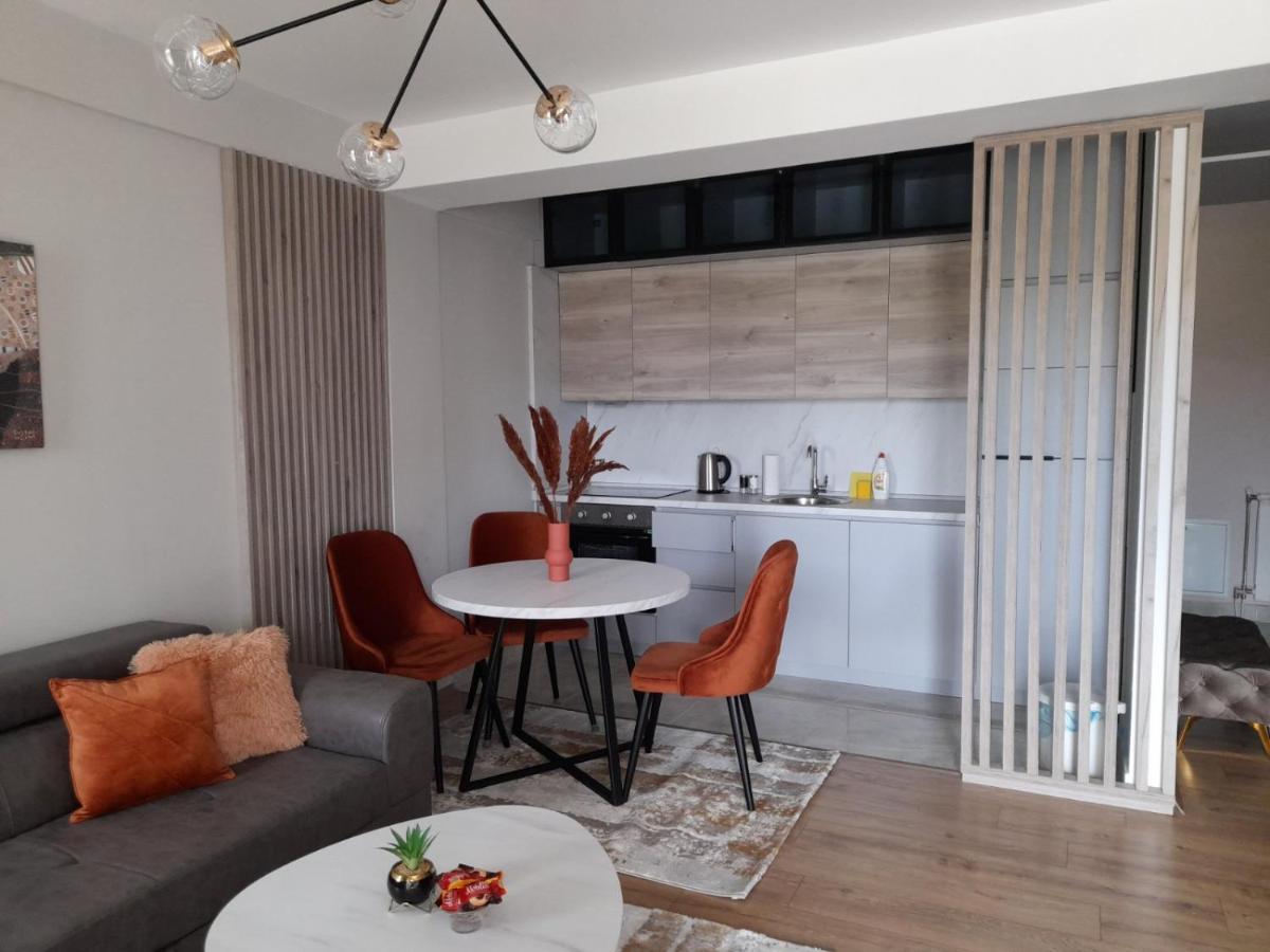 Centar Two Apartment Skopje Ngoại thất bức ảnh